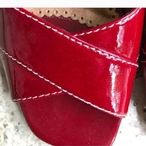 Red slip-on kitten heels - Picture 2 of 3